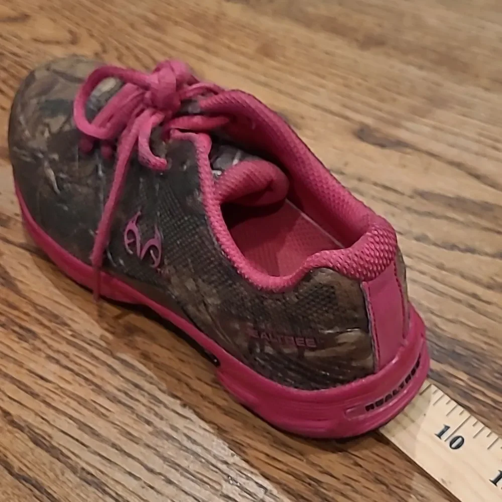 RealTree cobra Jr sz 2 Sneakers